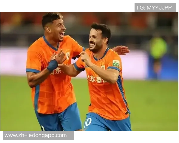 卡扎伊什维利与家人共享休闲时光照片曝光续约泰山仍在悬而未决中 卡扎伊什维利与家人共享休闲时光照片曝光续约泰山仍在悬而未决中