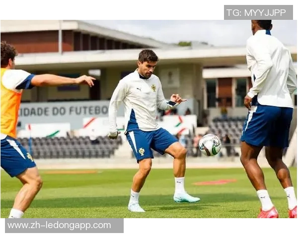 加拉塔萨雷欲签鲁本内维斯面临曼联热刺等强队竞争挑战