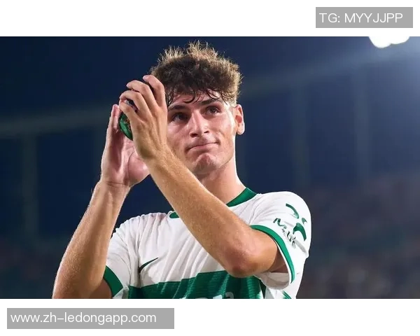 尤文图斯球探亲赴现场考察埃尔切年轻中前卫罗德里戈门多萨表现